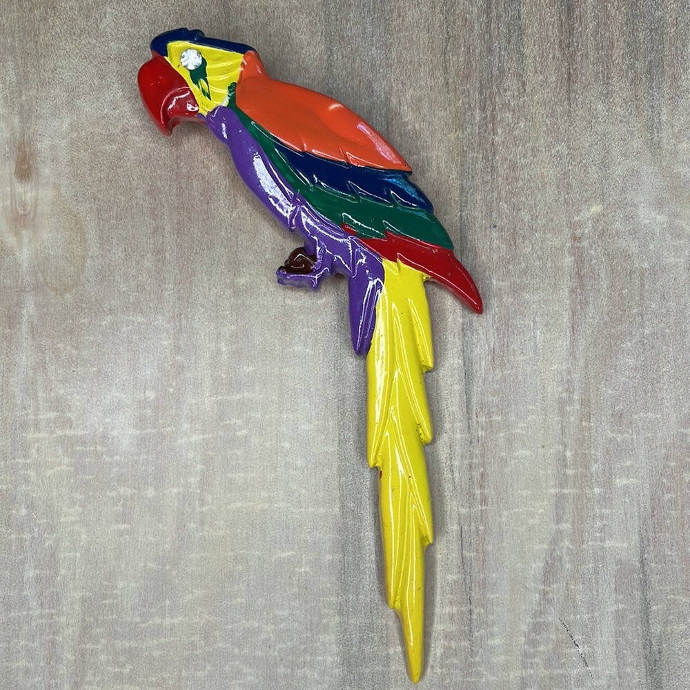 LARGE VINTAGE COLORFUL LACQUERED WOODEN PARROT 5 1/8" PIN BROOCH
